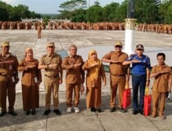 Bupati Memberikan Reward Kepada Beberapa ASN Terbaik Kategori Tahun 2025