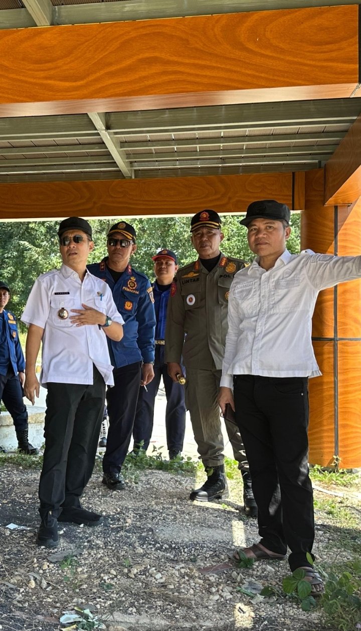Sekda dan Ketua Panitia Tinjau Persiapan Lokasi Pameran HUT Konawe Selatan ke-23